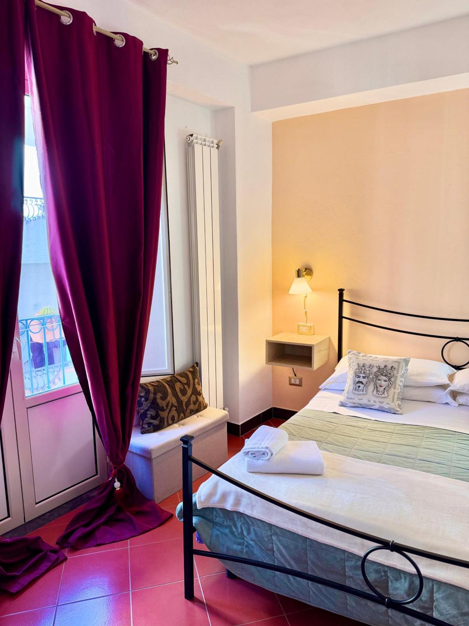 Taormina'S Sun Bed & Breakfast Exterior foto